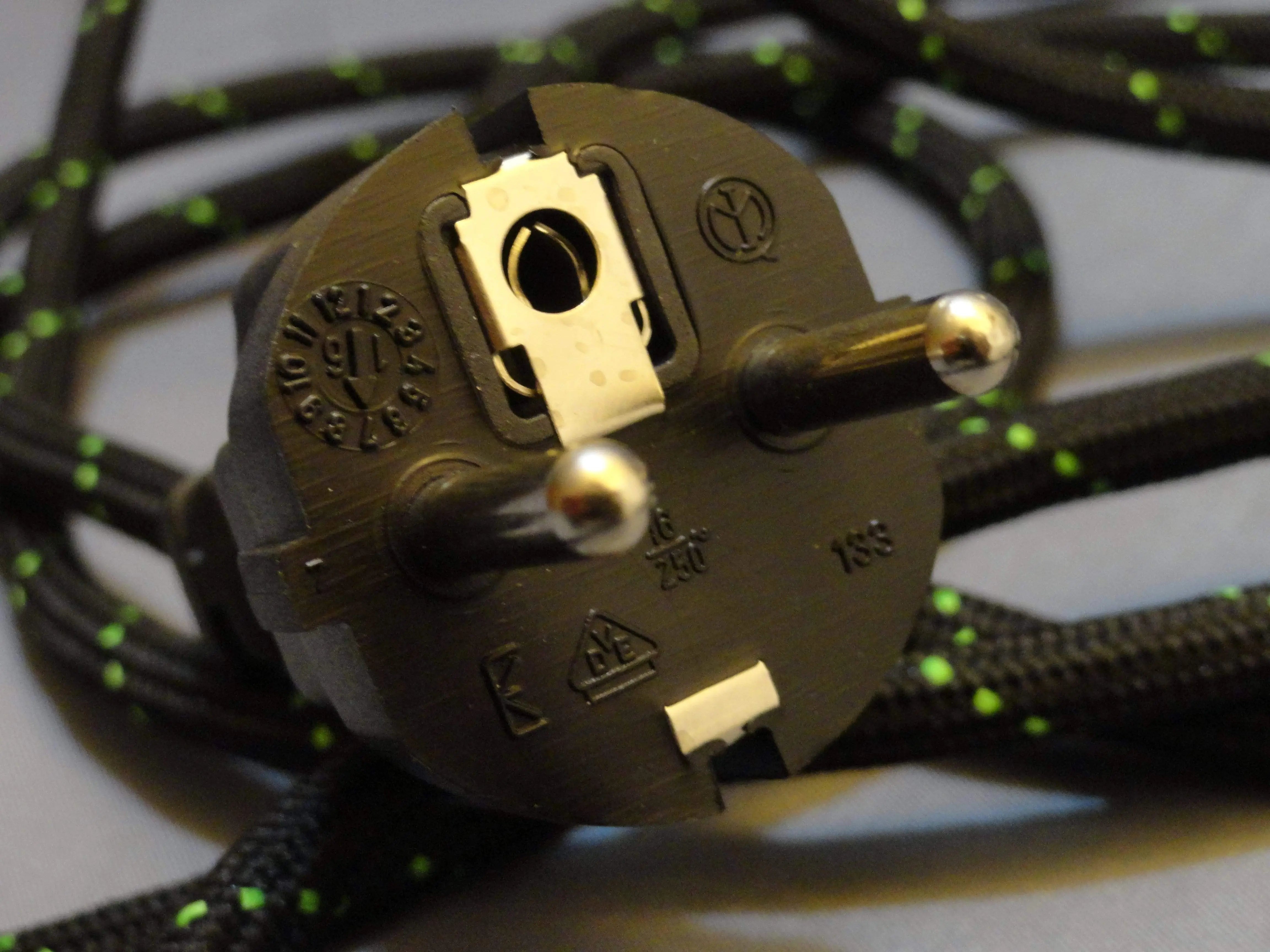 cavo alimentazione 3fili tigrato nero rnr per ferri da stiro con schuko RETE NELLA RETE